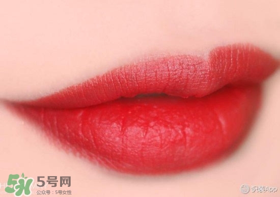 啞光口紅和珠光口紅哪個好？啞光口紅和珠光區(qū)別