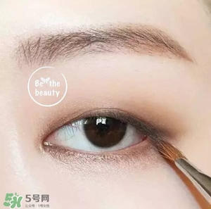 啞光眼影怎么畫？啞光眼影畫法步驟圖解