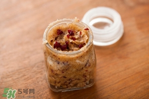 唇部磨砂膏多久用一次？唇部磨砂膏可以天天用嗎？