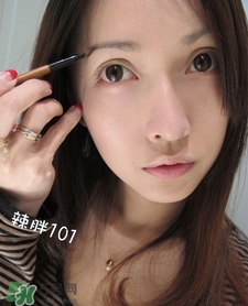 啞光眼影怎么畫？啞光眼影畫法步驟圖解