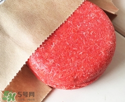 lush小紅帽洗發(fā)皂怎么用？lush小紅帽洗發(fā)皂使用方法