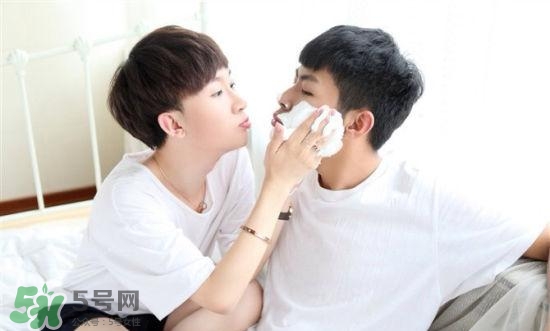 為什么同性戀都是帥哥？為什么同性戀容易的艾滋病呢