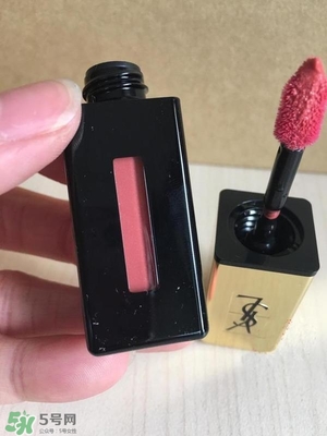 ysl鏡面唇釉和黑管唇釉哪個好？ysl鏡面唇釉和黑管唇釉區(qū)別