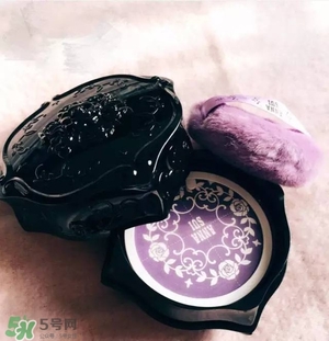 長(zhǎng)痘痘可以涂散粉嗎？痘痘肌可以用散粉嗎？