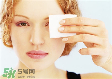 臉上長痘痘可以用bb霜嗎？用bb霜會長痘痘嗎？