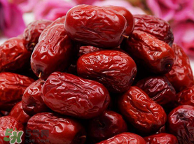 紅棗外面白色的是什么？紅棗上面有一層白的是什么東西？