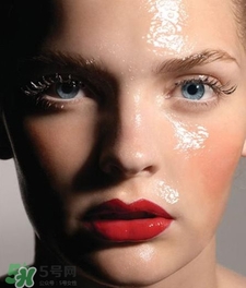 吃妝太厲害怎么辦？臉上吃妝怎么補救？