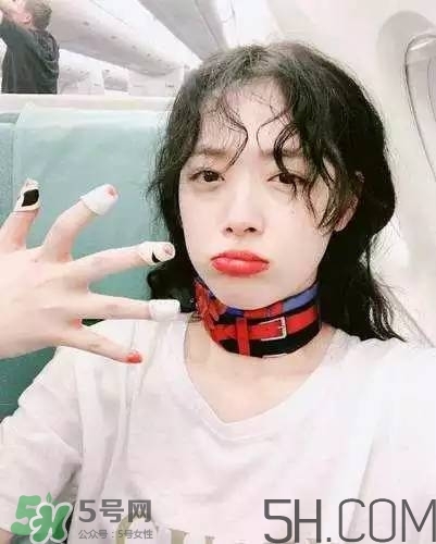 蘭蔻和雅詩蘭黛口紅哪個好？雅詩蘭黛和蘭蔻口紅對比