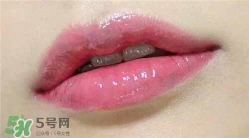 香奈兒2017新品唇釉172試色 香奈兒唇釉172試色圖 香奈兒2017新品唇釉172試色 香奈兒唇釉172試色圖