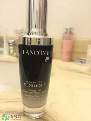 蘭蔻大眼精華和雅詩蘭黛小棕瓶哪個(gè)好？蘭蔻大眼精華和小棕瓶對(duì)比