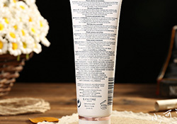 蘭蔻洗面奶粉色和藍色哪個好？蘭蔻洗面奶粉色藍色區(qū)別