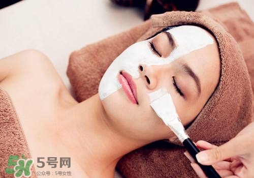 卸妝水和卸妝油的區(qū)別？卸妝水和卸妝油有什么不一樣？