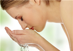 卸妝水和卸妝油的區(qū)別？卸妝水和卸妝油有什么不一樣？