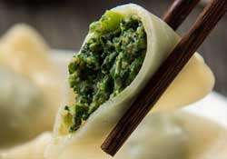 薺菜包餃子必須焯水嗎？薺菜包餃子要焯水嗎？