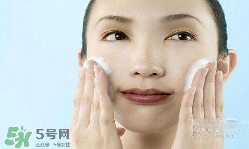 毛孔堵塞用什么洗面奶？毛孔堵塞用洗面奶注意事項