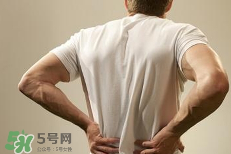 骨質(zhì)疏松會(huì)出現(xiàn)背痛嗎？骨質(zhì)疏松會(huì)引起后背疼嗎？