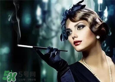 手推波紋發(fā)型圖片 手推波紋發(fā)型步驟 手推波紋發(fā)型圖片 手推波紋發(fā)型步驟