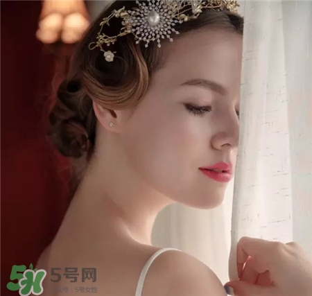 手推波紋發(fā)型圖片 手推波紋發(fā)型步驟 手推波紋發(fā)型圖片 手推波紋發(fā)型步驟