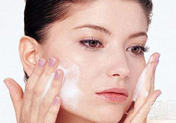 毛孔堵塞用什么洗面奶？毛孔堵塞用洗面奶注意事項