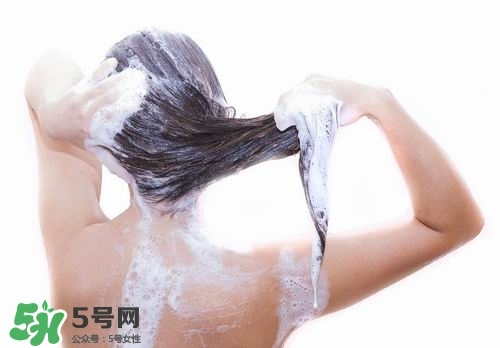 洗頭發(fā)掉頭發(fā)怎么辦？掉頭發(fā)應(yīng)該怎么做？