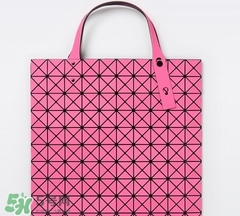 三宅一生櫻花粉包包多少錢？三宅一生櫻花粉包包價格