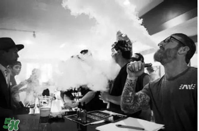 電子煙和真煙哪個(gè)危害大？電子煙和香煙哪個(gè)危害大？