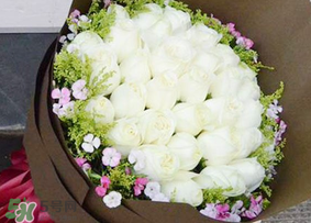 白色情人節(jié)送什么花？白色情人節(jié)送白玫瑰合適嗎？