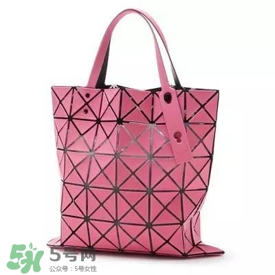 三宅一生櫻花粉包包多少錢？三宅一生櫻花粉包包價格