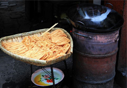 馓子里為什么要放明礬？馓子里有明礬嗎？