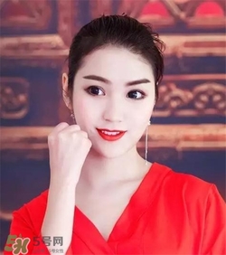 蘭蔻菁純唇膏195多少錢(qián)？蘭蔻絲絨唇膏195專(zhuān)柜價(jià)格