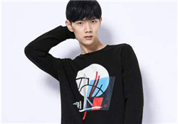 男士衛(wèi)衣里面穿什么？男士衛(wèi)衣怎么搭配好看？