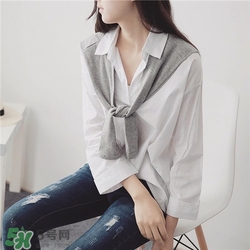 白襯衫太透怎么辦？白襯衣太透了里面穿什么？