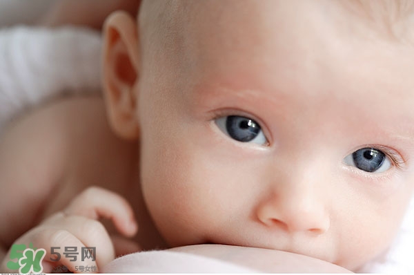 吸奶器吸出來的奶能放多久 吸奶器吸出來的奶怎么保存 吸奶器吸出來的奶能放多久 吸奶器吸出來的奶怎么保存