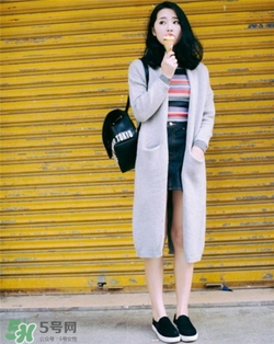 針織衫里面穿什么？針織外套里面穿什么？