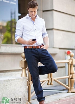 襯衣能配牛仔褲嗎？襯衫可以搭牛仔褲嗎？