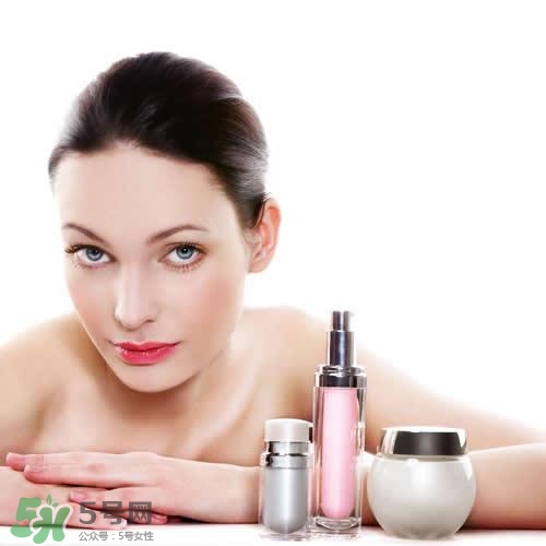 精華乳和面霜的區(qū)別 精華乳和面霜的使用順序 精華乳和面霜的區(qū)別 精華乳和面霜的使用順序