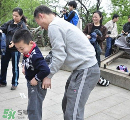 清明節(jié)穿什么衣服？清明節(jié)是適合穿什么衣服？