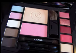 chanel香奈兒旅行彩妝盒介紹 香奈兒高飛旅行彩妝盤(pán)試色