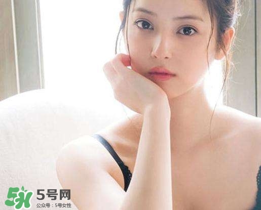 乳暈有小疙瘩是怎么回事？乳暈什么顏色正常