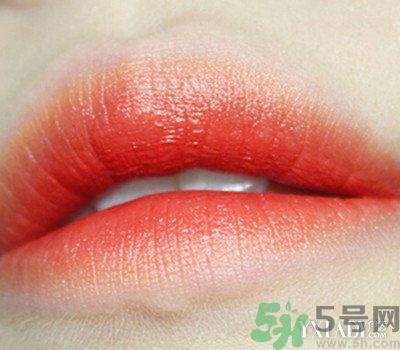 咬唇妝用什么口紅好？咬唇妝適合哪種嘴唇？