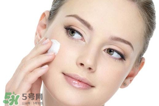 有痘痘可以用洗面奶嗎?有痘痘能用洗面奶嗎? 有痘痘可以用洗面奶嗎?有痘痘能用洗面奶嗎?