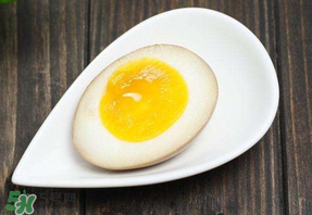 枇杷能和雞蛋一起吃嗎？枇杷可以和蛋一起吃嗎？