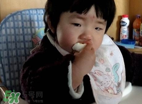 長(zhǎng)水痘可以吃雞蛋嗎?得水痘能吃雞蛋嗎? 長(zhǎng)水痘可以吃雞蛋嗎?得水痘能吃雞蛋嗎?