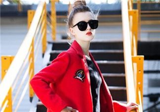 紅色衣服配什么顏色褲子？紅色衣服配什么褲子好看？