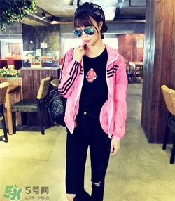 熒光色衣服怎么搭配？熒光色衣服怎么搭配好看？