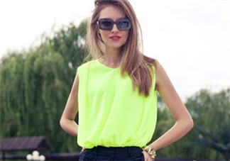 熒光色衣服怎么搭配？熒光色衣服怎么搭配好看？
