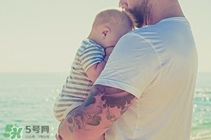 抱孩子的正確姿勢 正確的抱孩子姿勢 抱孩子的正確姿勢 正確的抱孩子姿勢