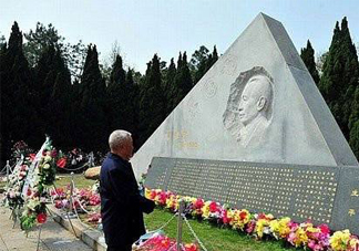 清明節(jié)上墳如何擦墓碑？清明節(jié)掃墓怎么清理墓碑？