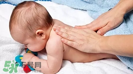 怎么判斷寶寶冷熱 如何判斷寶寶冷熱 怎么判斷寶寶冷熱 如何判斷寶寶冷熱