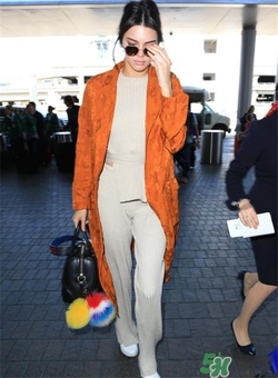 橙色衣服搭配什么顏色褲子？橙色衣服配什么褲子好看？